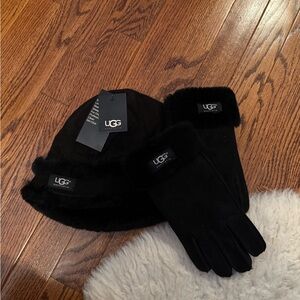 UGG Black Fur-Trimmed Hat and Gloves Set